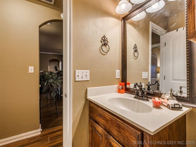 3271 E 144th Place S, Bixby, OK 74008