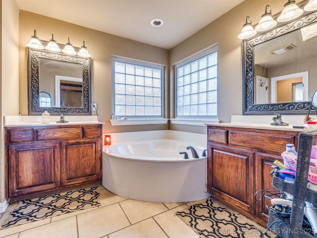 3271 E 144th Place S, Bixby, OK 74008