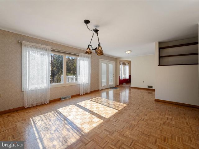 128 LONGCROFT RD, Winchester, VA 22602