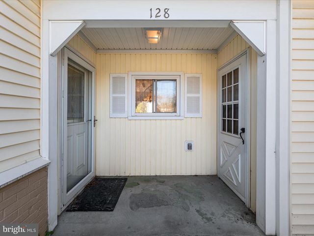 128 LONGCROFT RD, Winchester, VA 22602