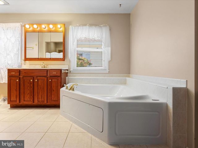 128 LONGCROFT RD, Winchester, VA 22602