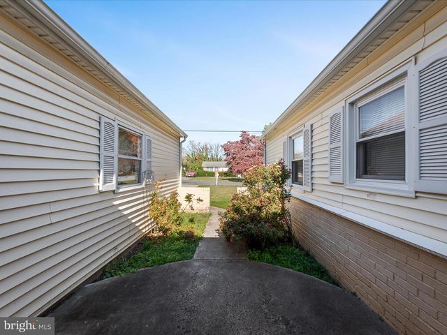 128 LONGCROFT RD, Winchester, VA 22602