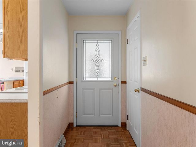 128 LONGCROFT RD, Winchester, VA 22602