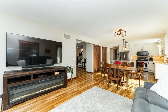 1310 Lone Pine Drive SW, Rochester, MN 55902