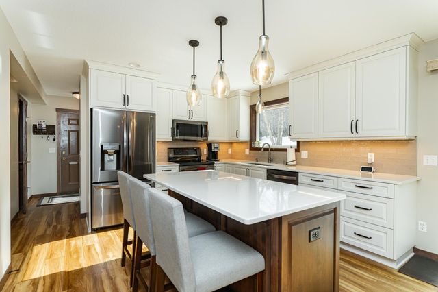 1310 Lone Pine Drive SW, Rochester, MN 55902