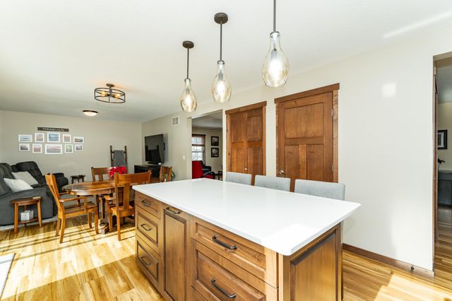 1310 Lone Pine Drive SW, Rochester, MN 55902