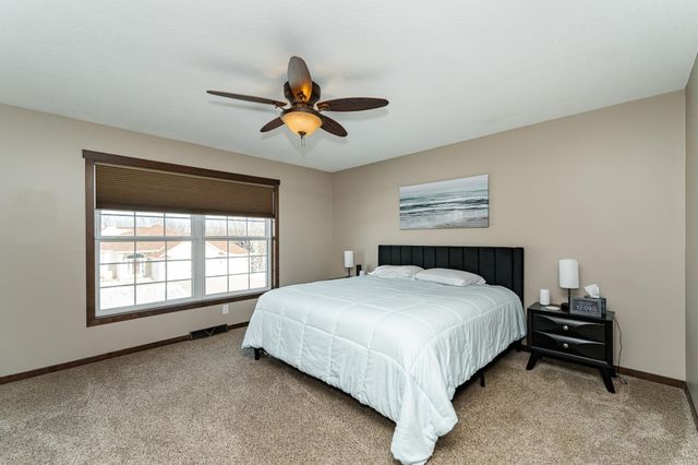 1310 Lone Pine Drive SW, Rochester, MN 55902