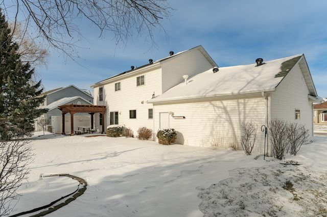 1310 Lone Pine Drive SW, Rochester, MN 55902