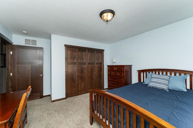 1310 Lone Pine Drive SW, Rochester, MN 55902