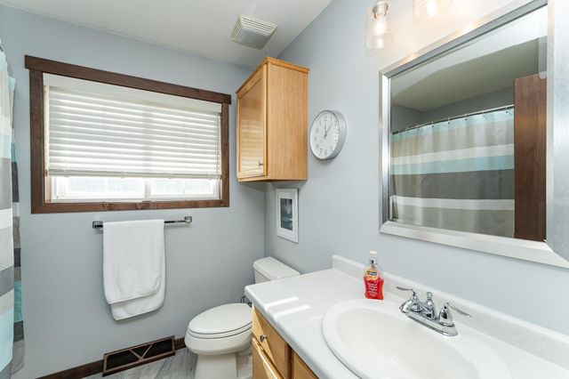 1310 Lone Pine Drive SW, Rochester, MN 55902