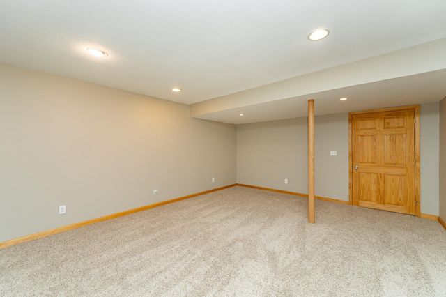 1310 Lone Pine Drive SW, Rochester, MN 55902