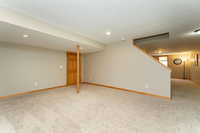 1310 Lone Pine Drive SW, Rochester, MN 55902