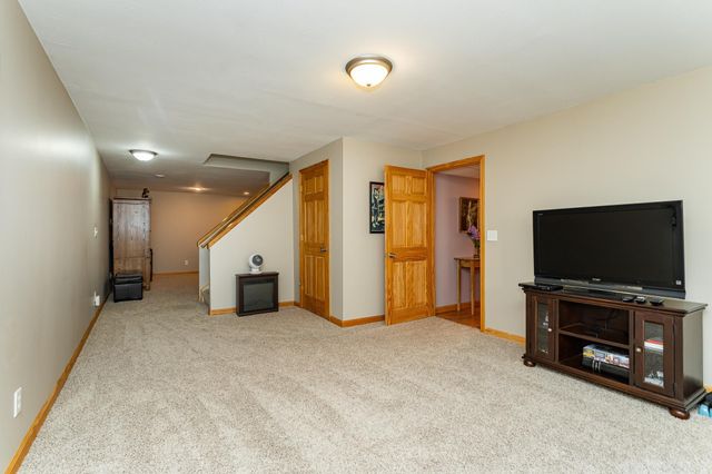 1310 Lone Pine Drive SW, Rochester, MN 55902