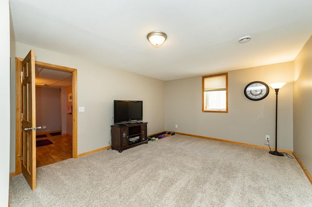 1310 Lone Pine Drive SW, Rochester, MN 55902