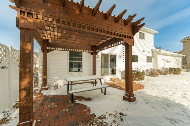 1310 Lone Pine Drive SW, Rochester, MN 55902