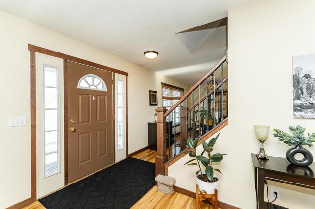 1310 Lone Pine Drive SW, Rochester, MN 55902