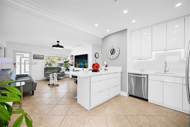 1221 NW 7th Ave, Fort Lauderdale, FL 33311