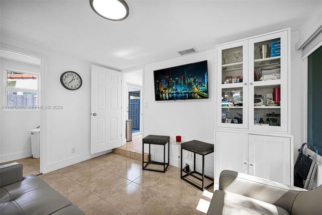 1221 NW 7th Ave, Fort Lauderdale, FL 33311