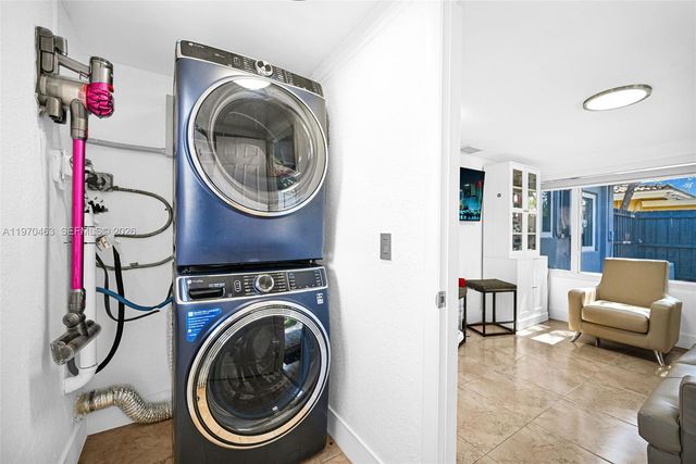 1221 NW 7th Ave, Fort Lauderdale, FL 33311