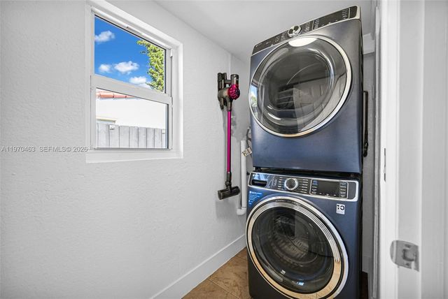 1221 NW 7th Ave, Fort Lauderdale, FL 33311