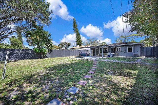 1221 NW 7th Ave, Fort Lauderdale, FL 33311