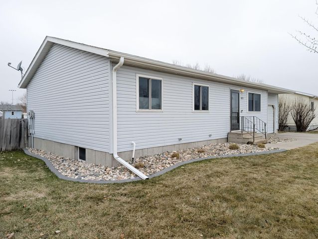 205 4TH Street E, Horace, ND 58047
