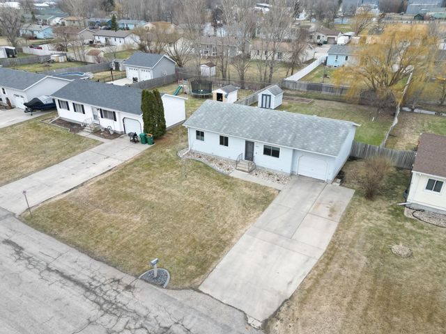 205 4TH Street E, Horace, ND 58047