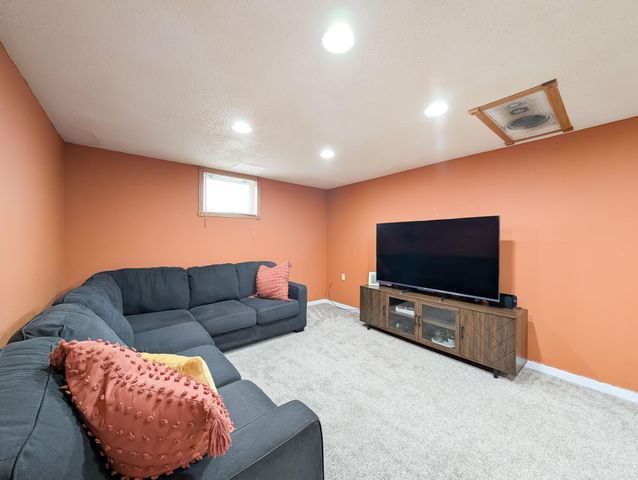 205 4TH Street E, Horace, ND 58047