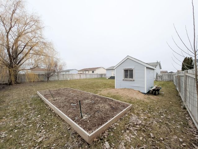 205 4TH Street E, Horace, ND 58047