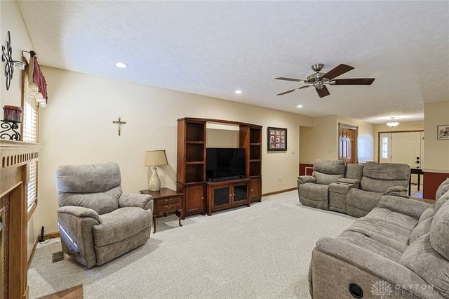 304 Chinkapin Circle, Englewood, OH 45315