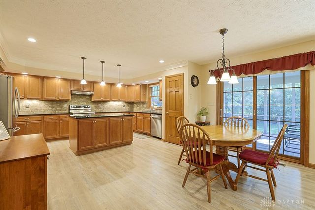 304 Chinkapin Circle, Englewood, OH 45315