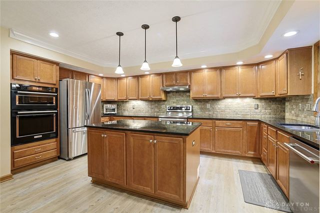 304 Chinkapin Circle, Englewood, OH 45315