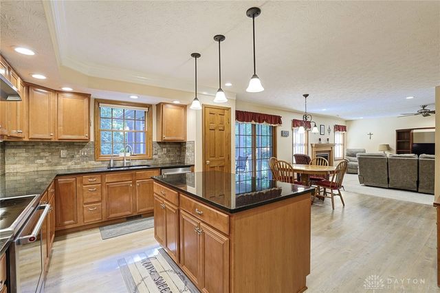 304 Chinkapin Circle, Englewood, OH 45315