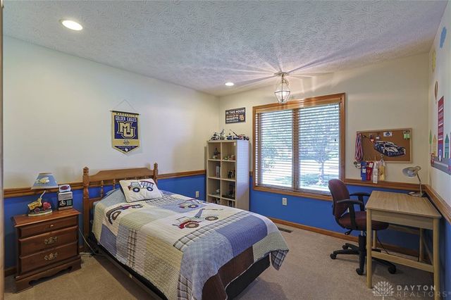 304 Chinkapin Circle, Englewood, OH 45315