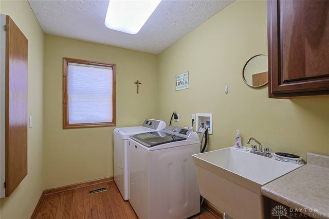 304 Chinkapin Circle, Englewood, OH 45315