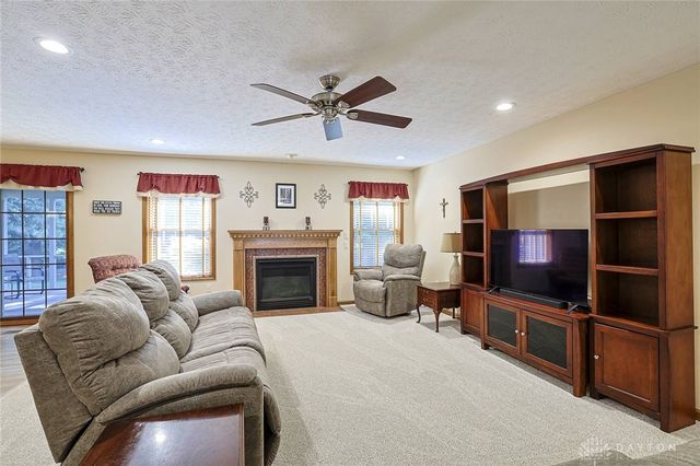 304 Chinkapin Circle, Englewood, OH 45315