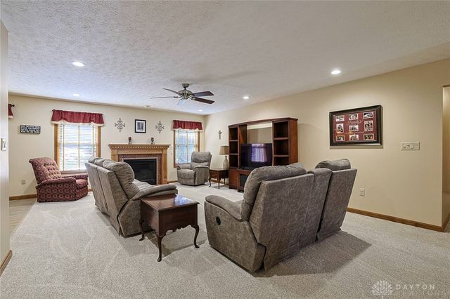 304 Chinkapin Circle, Englewood, OH 45315