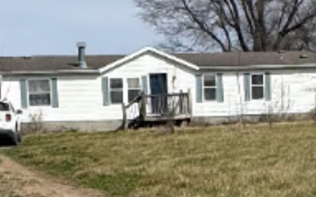 1457 NW 325th Road, Holden, MO 64040