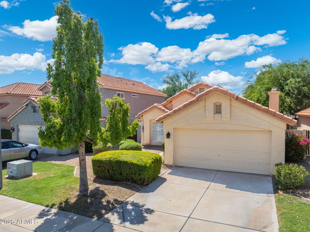 Image 1 of property listing at 16618 S 32ND Place, Phoenix, AZ 85048