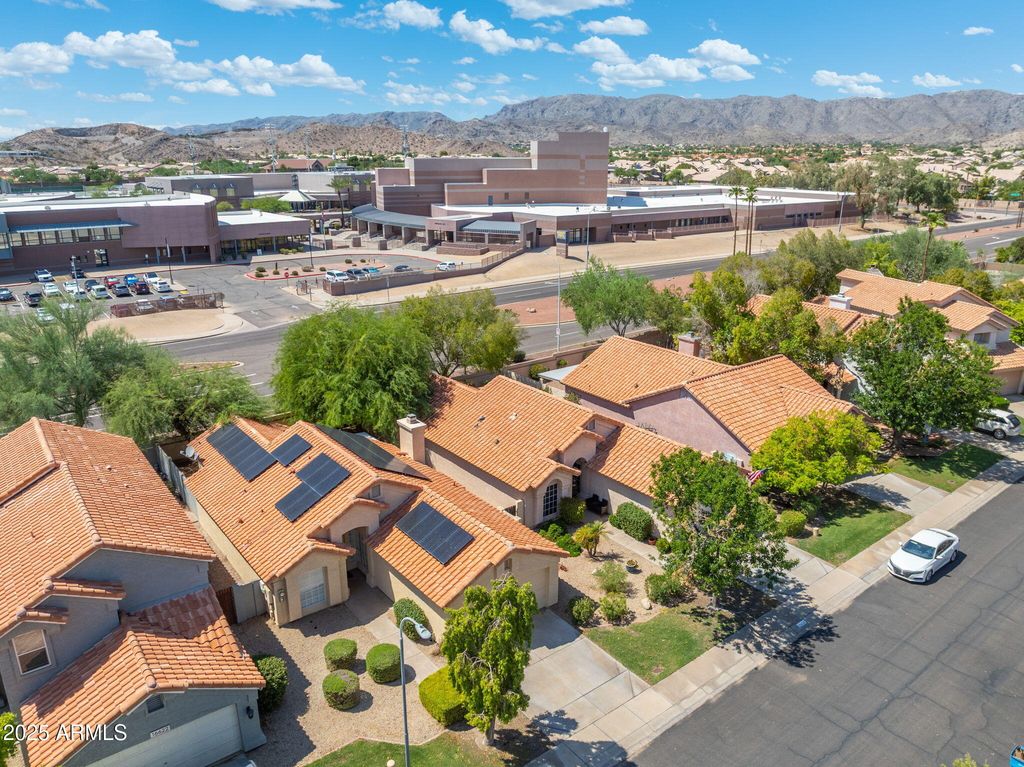 Image 10 of property listing at 16618 S 32ND Place, Phoenix, AZ 85048