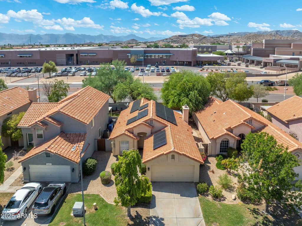 Image 12 of property listing at 16618 S 32ND Place, Phoenix, AZ 85048