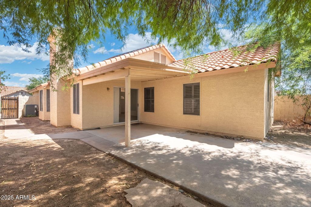 Image 20 of property listing at 16618 S 32ND Place, Phoenix, AZ 85048