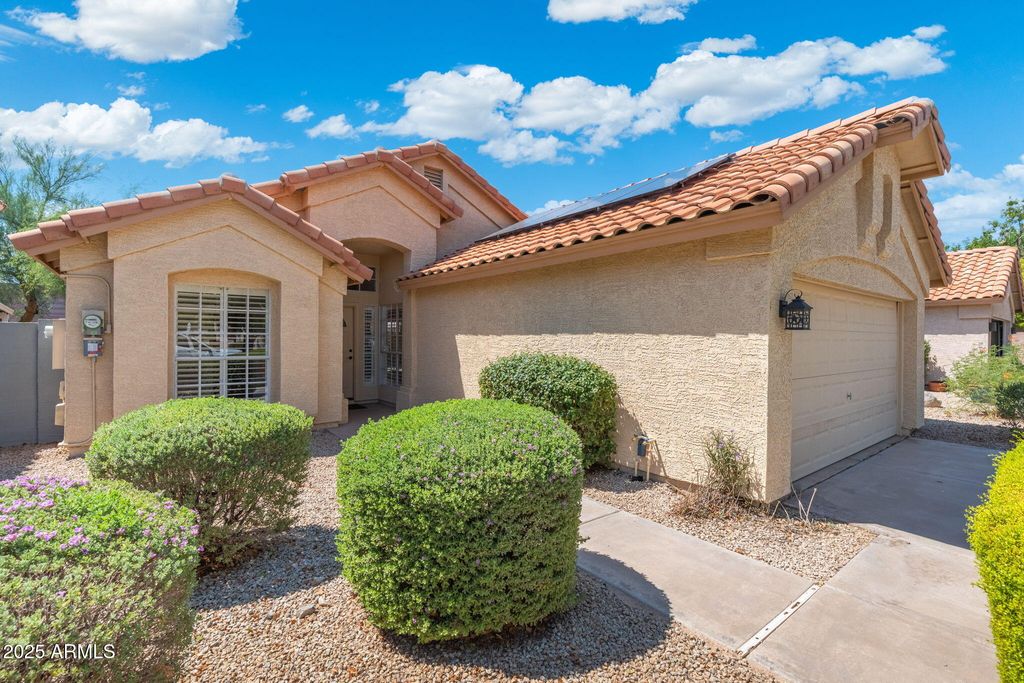 Image 3 of property listing at 16618 S 32ND Place, Phoenix, AZ 85048