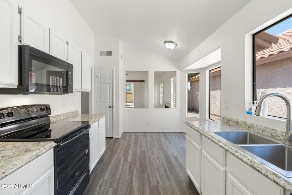 Image 36 of property listing at 16618 S 32ND Place, Phoenix, AZ 85048