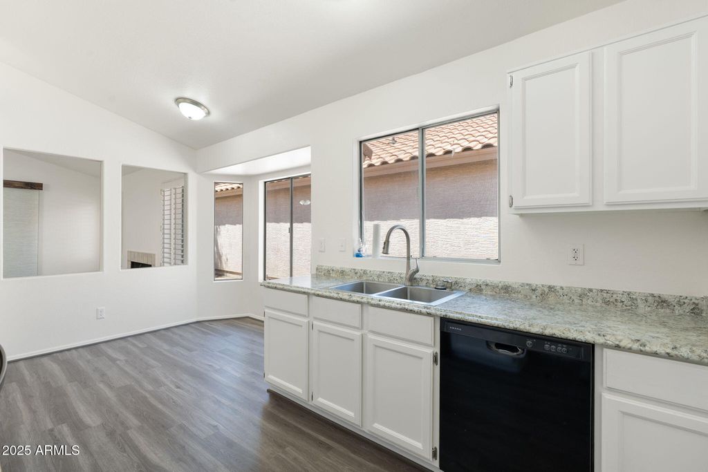 Image 38 of property listing at 16618 S 32ND Place, Phoenix, AZ 85048