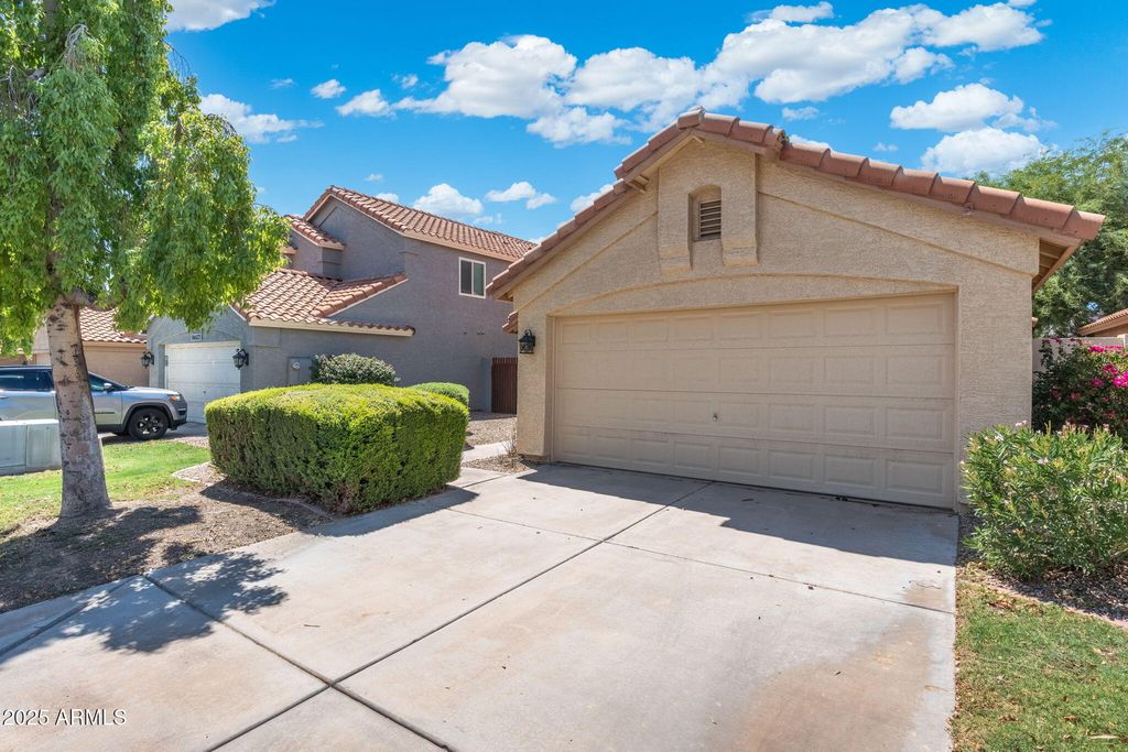 Image 4 of property listing at 16618 S 32ND Place, Phoenix, AZ 85048