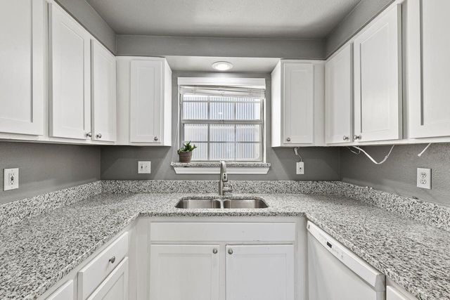 3100 Cole Avenue 211, Dallas, TX 75204