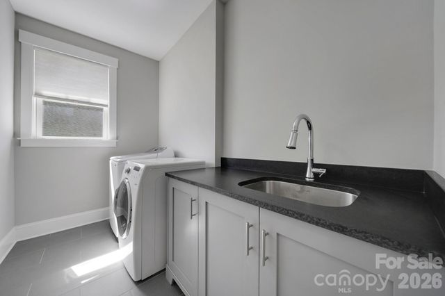 3015 Commonwealth Avenue, Charlotte, NC 28205