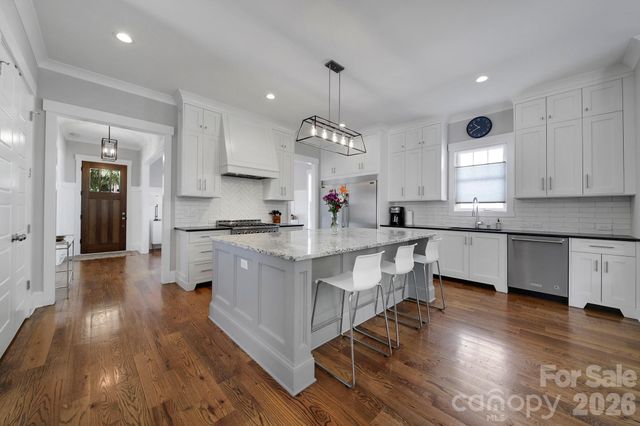 3015 Commonwealth Avenue, Charlotte, NC 28205