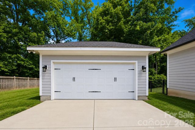 3015 Commonwealth Avenue, Charlotte, NC 28205